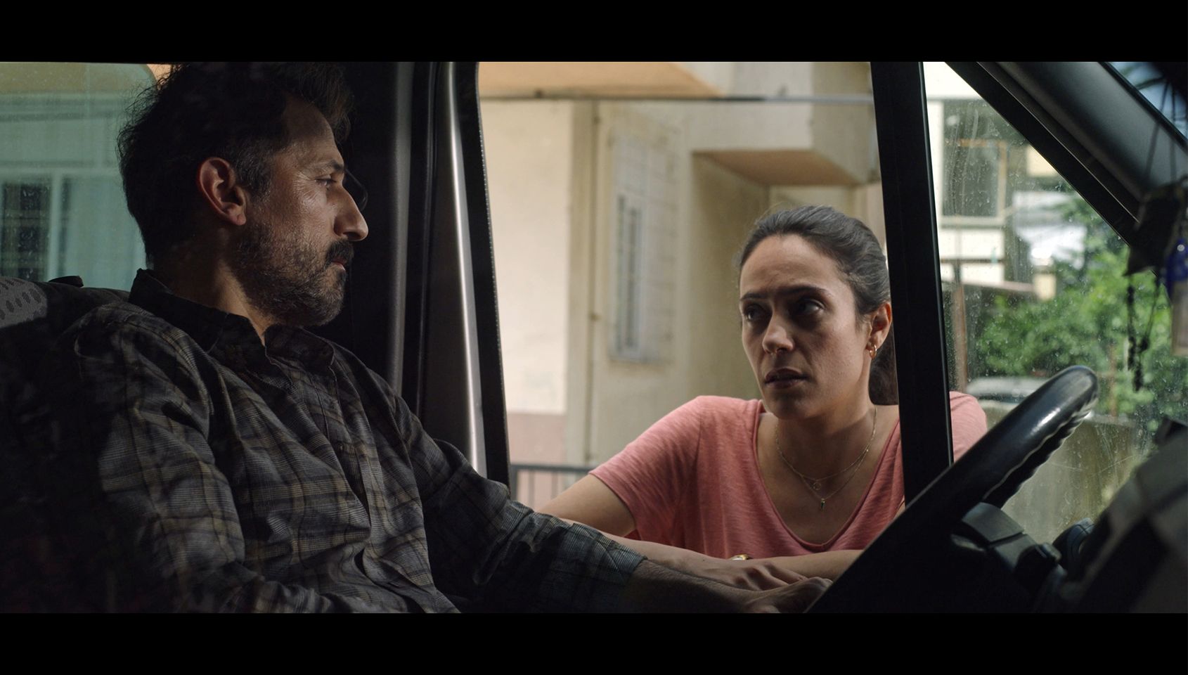 Kesilmiş Bir Ağaç Gibi