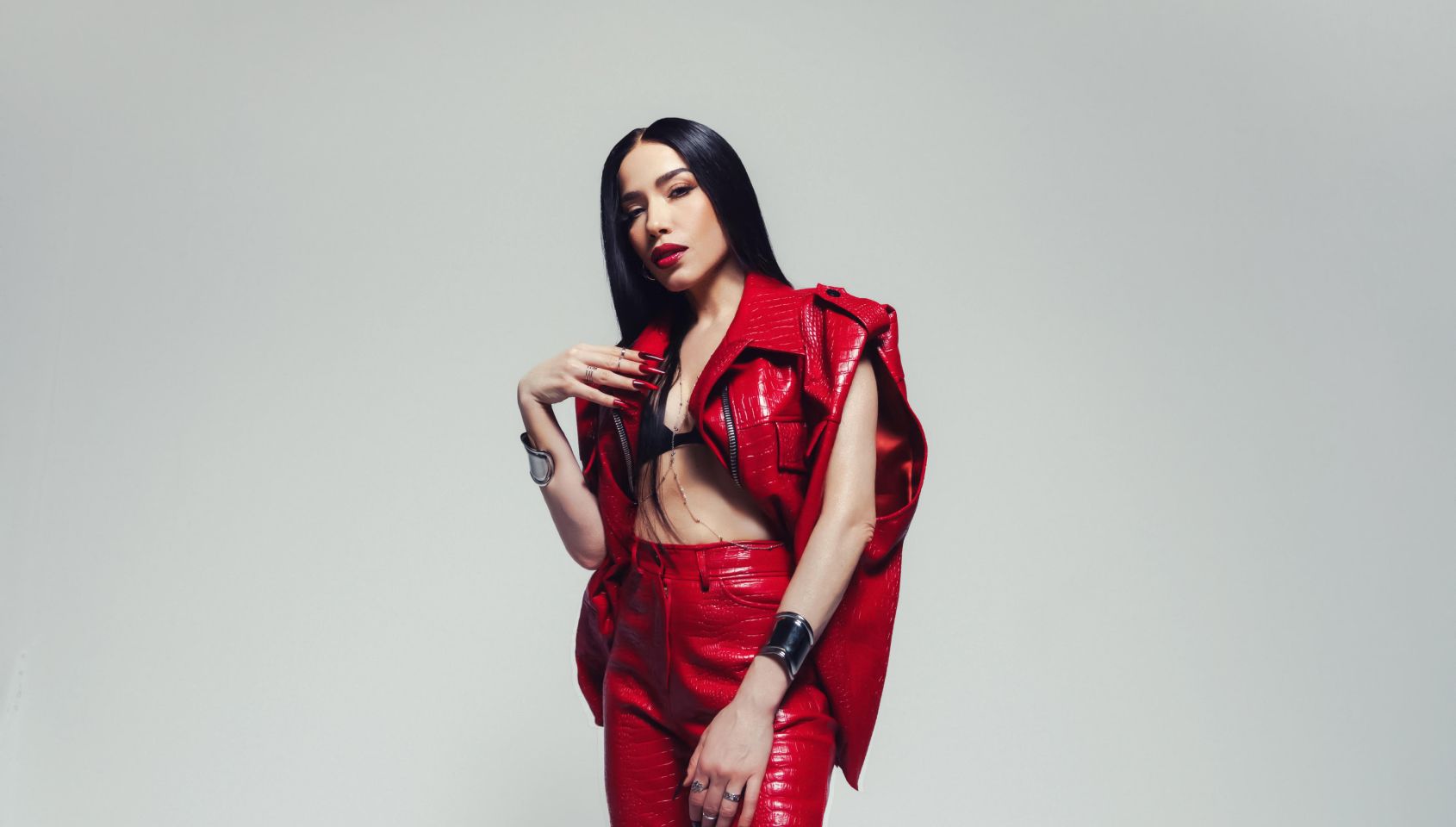 Burcu Güneş - Açılış